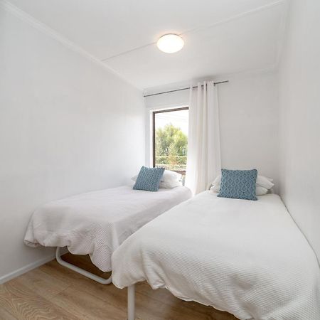Tui Cottage Martinborough Bagian luar foto