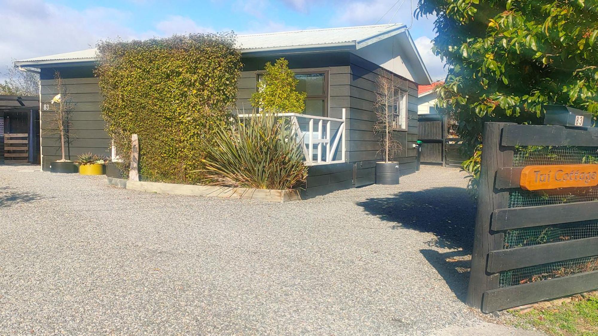 Tui Cottage Martinborough Bagian luar foto